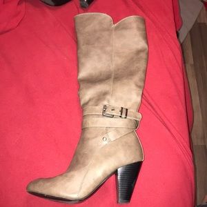 Heeled boots